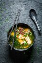 Rezept - Spicy Misosuppe mit Lachs